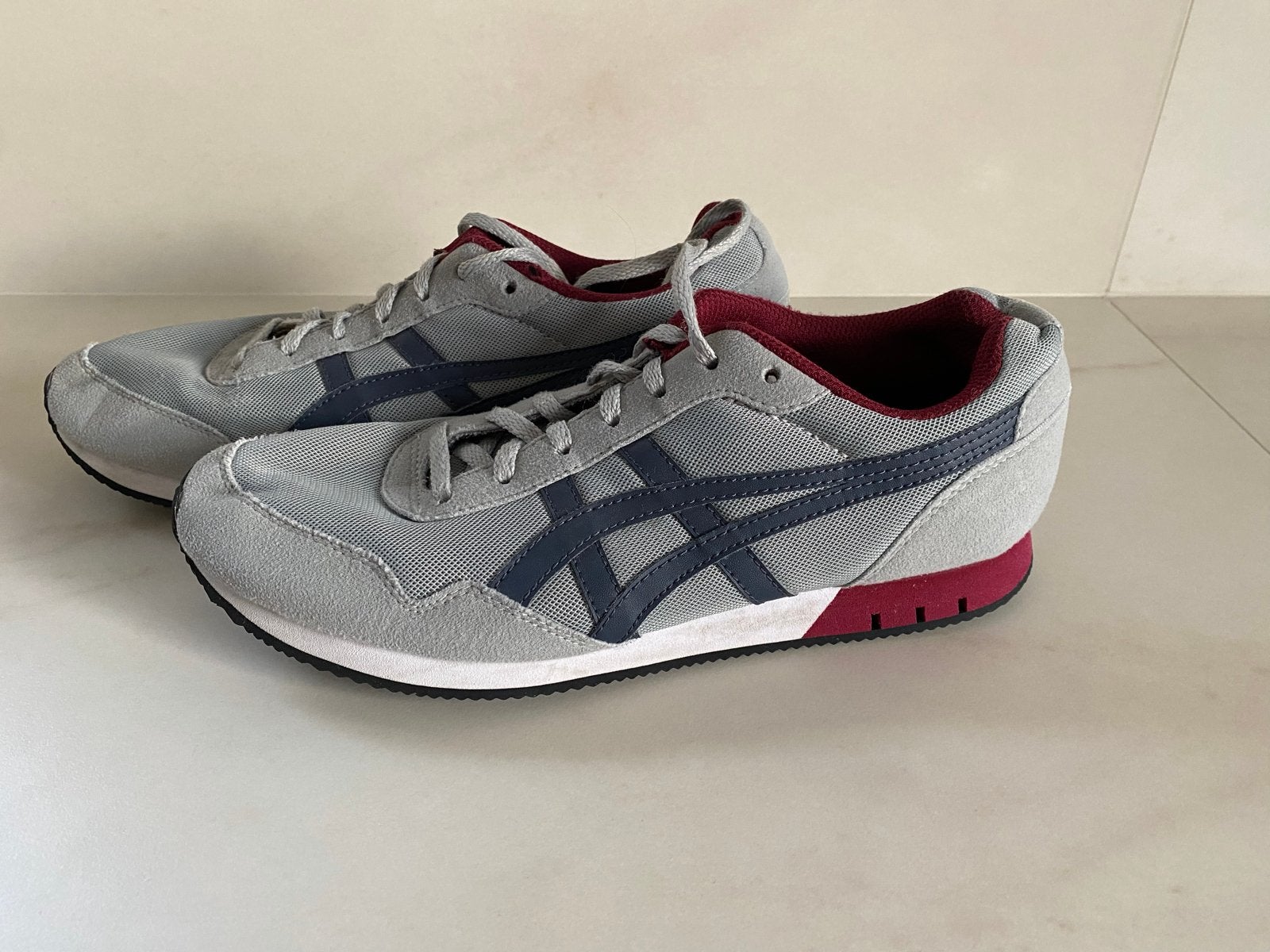 ASICS sneakers maat 40 - Grijs met bordeauxrood, Kleding | Heren, Ophalen of Verzenden, Nieuw, Overige kleuren, Sneakers of Gympen