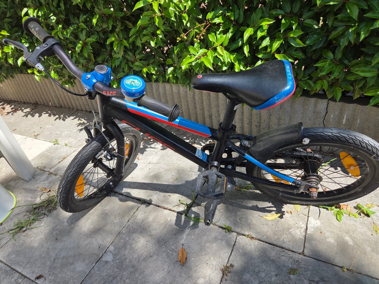 Kinderfiets 16 inch - Zwart/Blauw/Rood, Fietsen en Brommers, Fietsen | Kinderfietsjes, Ophalen of Verzenden