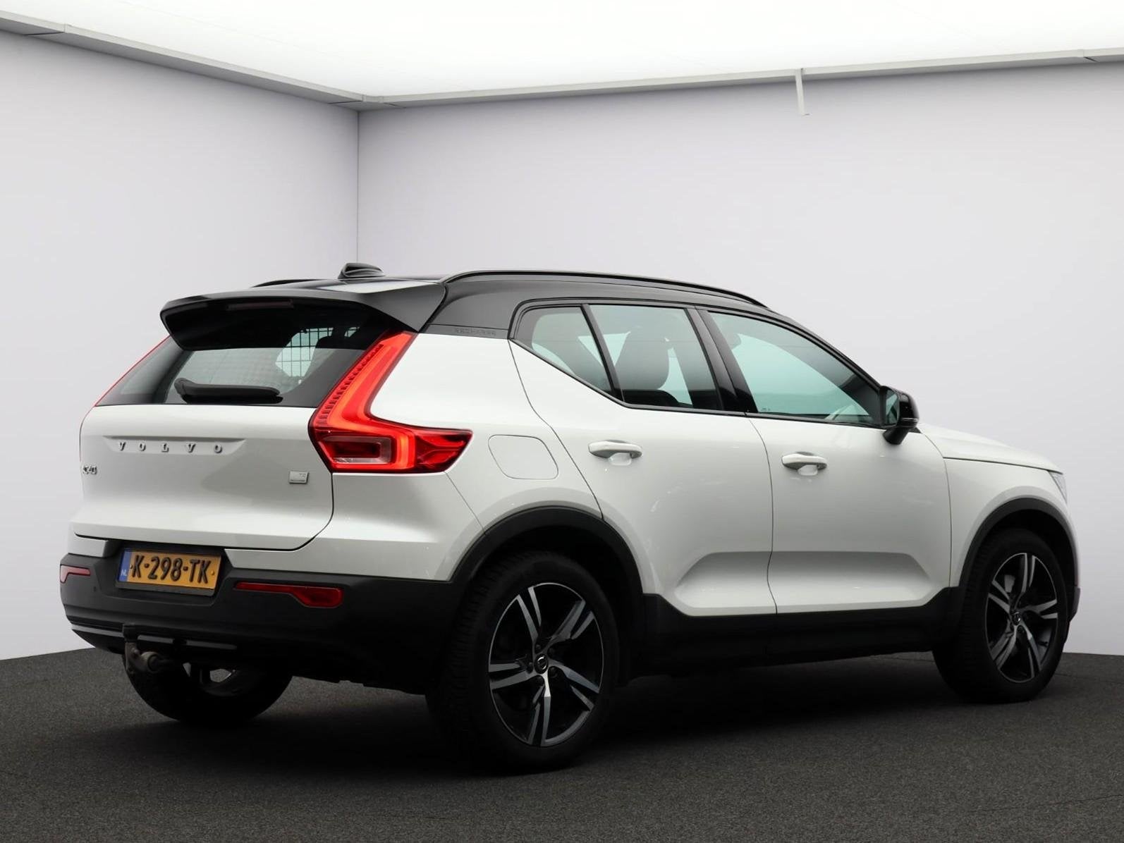 Volvo XC40 1.5 T5 Twin Engine R-Design Automaat / Panoramada, Auto's, Euro 6, 1712 kg, Wit, Hybride Elektrisch/Benzine