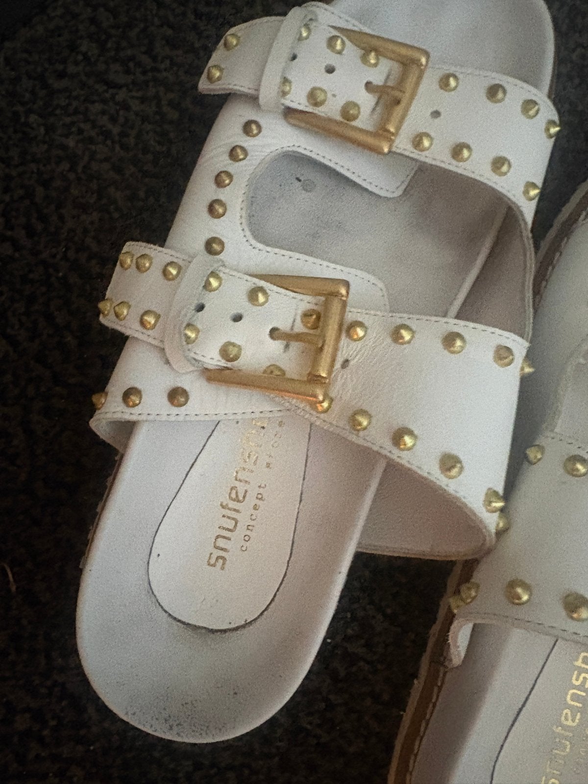 Witte sandalen met gouden studs, Ophalen, Gedragen, Wit, Sandalen of Muiltjes