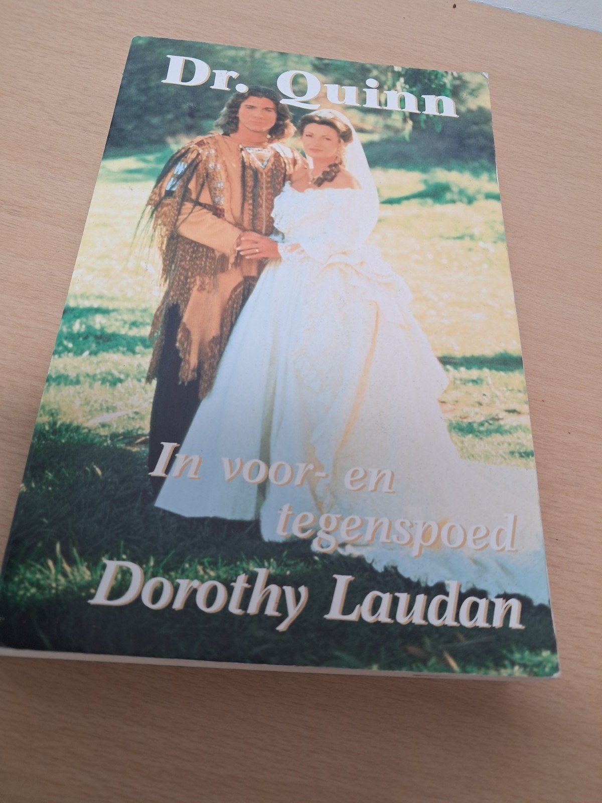 Dr. Quinn: In voor- en tegenspoed - Dorothy Laudan, Boeken, Ophalen of Verzenden, Gelezen, Dorothy Laudan, Nederland