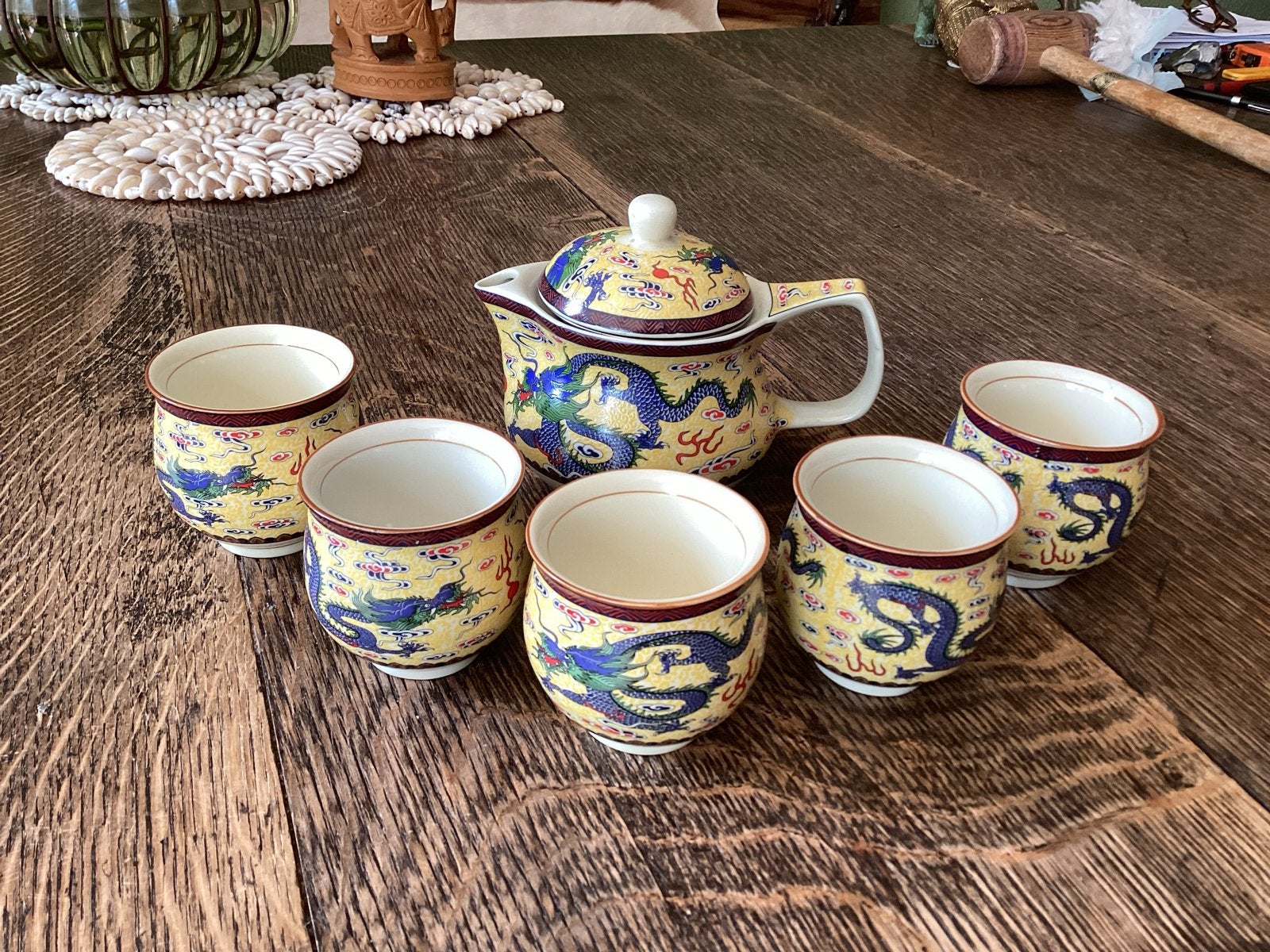 Vintage Chinees theeservies met drakenmotief € 12, Ophalen of Verzenden