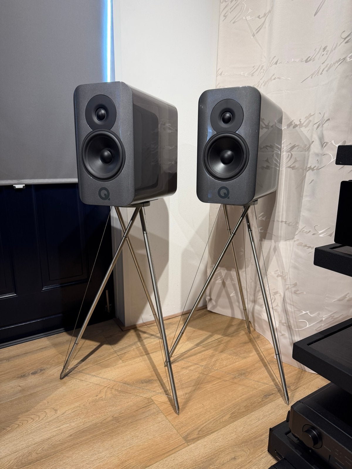 Q Acoustics Concept 300 inclusief Stands - High-End Geluid, Audio, Tv en Foto, Overige merken, Inclusief standaarden, Ophalen of Verzenden