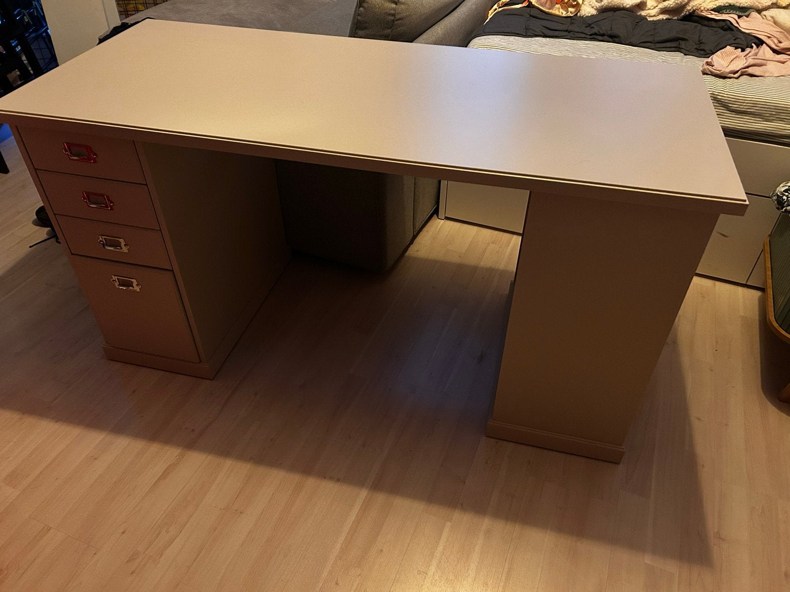 IKEA VEBJÖRN Bureau beige met lades en opbergruimte, Demontabel, Gebruikt, Spaanplaat of MDF, Ophalen of Verzenden