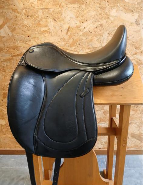 Max Benz One dressuuszadel, Dieren en Toebehoren, Ophalen of Verzenden, Dressuur