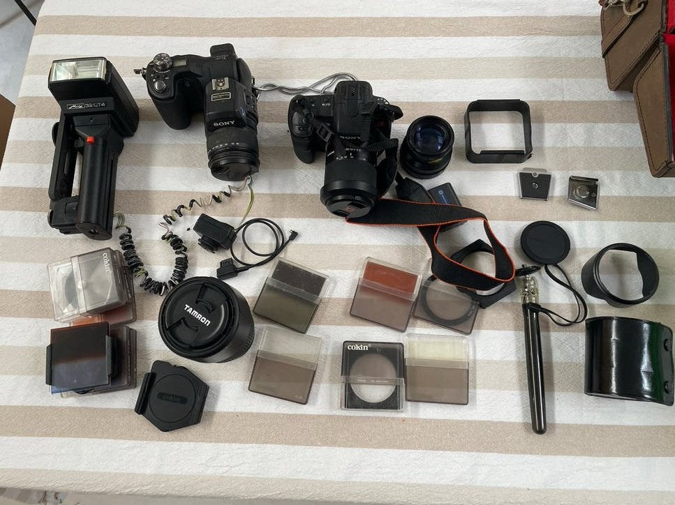 Sony DSLR-A200 en Sony DSC-F828 - Niet getest, geen oplader, Spiegelreflex, Verzenden, Draagriem, 8 keer of meer