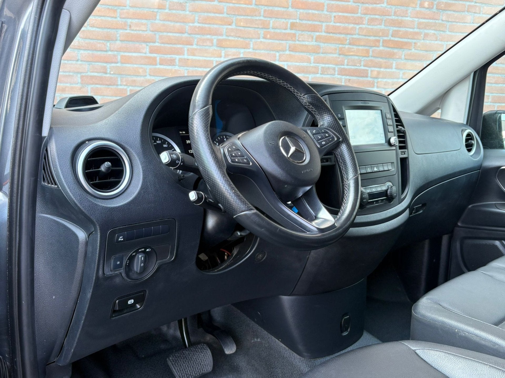 Mercedes-Benz Vito 114CDI 136PK Lang 9G-Tronic / Carplay / 2, Auto's, Bestelauto's, Automaat, Gebruikt, 4 cilinders, Met garantie (alle)