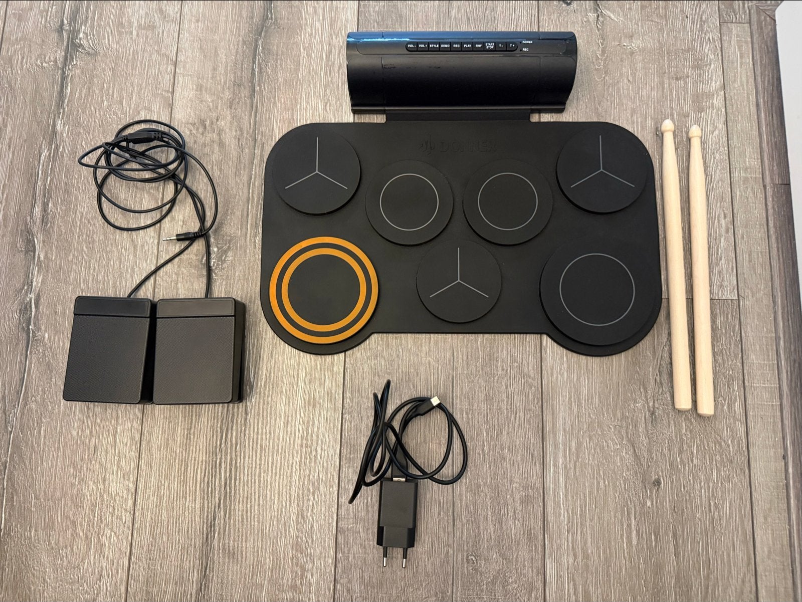 Elektronisch drumstel met pedalen en drumstokken, Ophalen, Zo goed als nieuw, Overige merken, Elektronisch