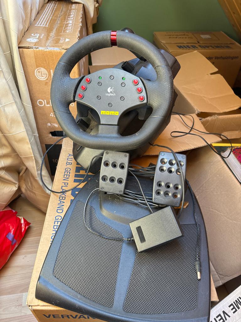 Logitech Momo Racing Force Feedback Stuurwiel + Pedalen, Ophalen of Verzenden, Zo goed als nieuw