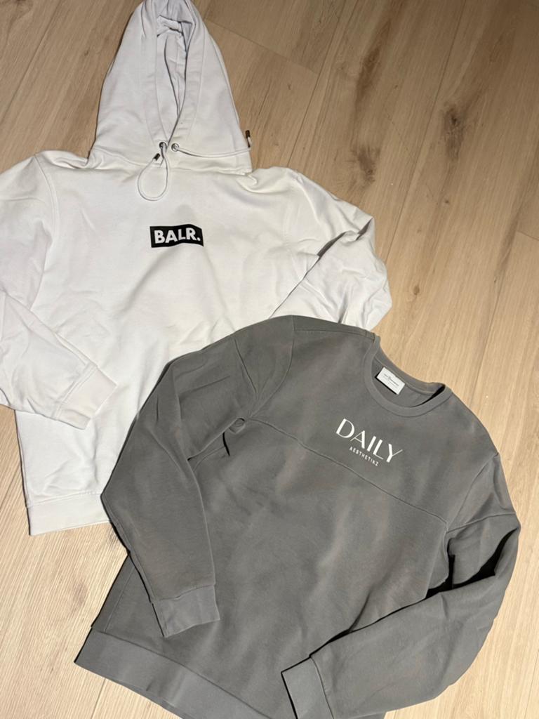 2 mooie sweaters heren Balr en Daily Aesthetikz, Ophalen of Verzenden, Zo goed als nieuw, Maat 52/54 (L), Grijs