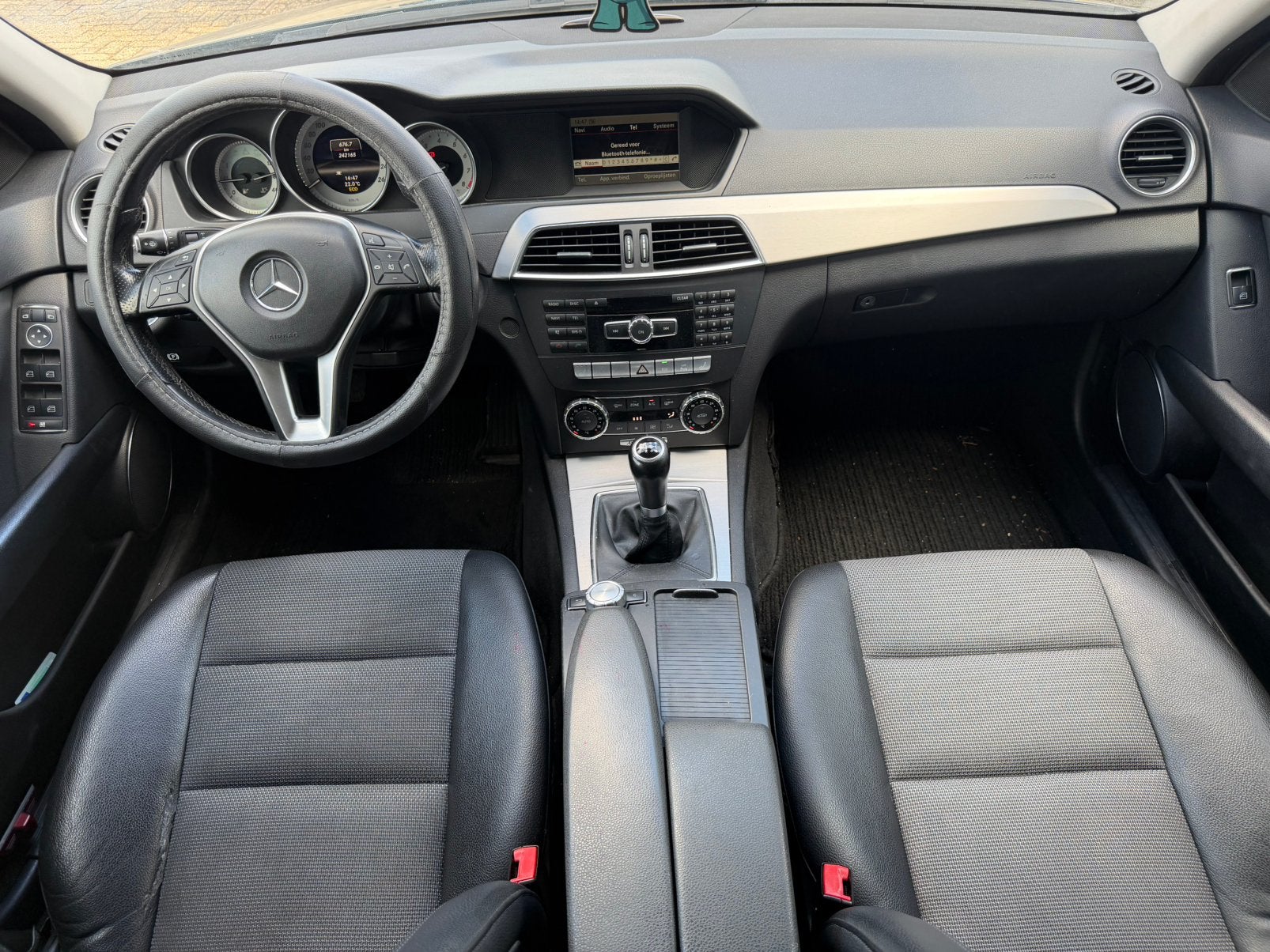 Foto 13 van Mercedes-Benz C-Klasse 1.6 C180 Kompr. Estate 2012 Zwart