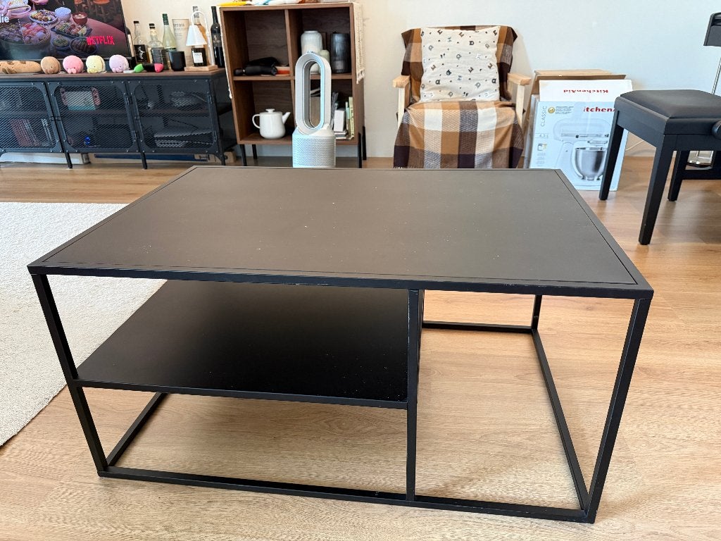 Jysk Salontafel zwart Solund met plank nordic, Ophalen, 50 tot 100 cm, 50 tot 100 cm, Zo goed als nieuw