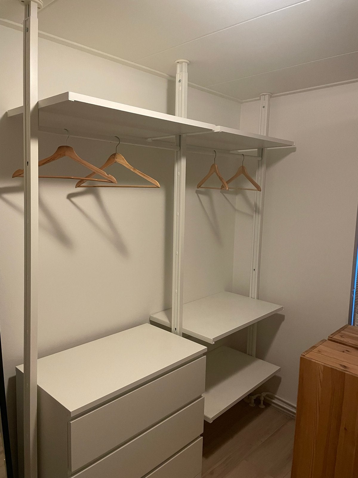 IKEA ELVARLI Kledingkastcombinatie - 2 jaar oud, Ophalen, 200 cm of meer, 150 tot 200 cm, Zo goed als nieuw