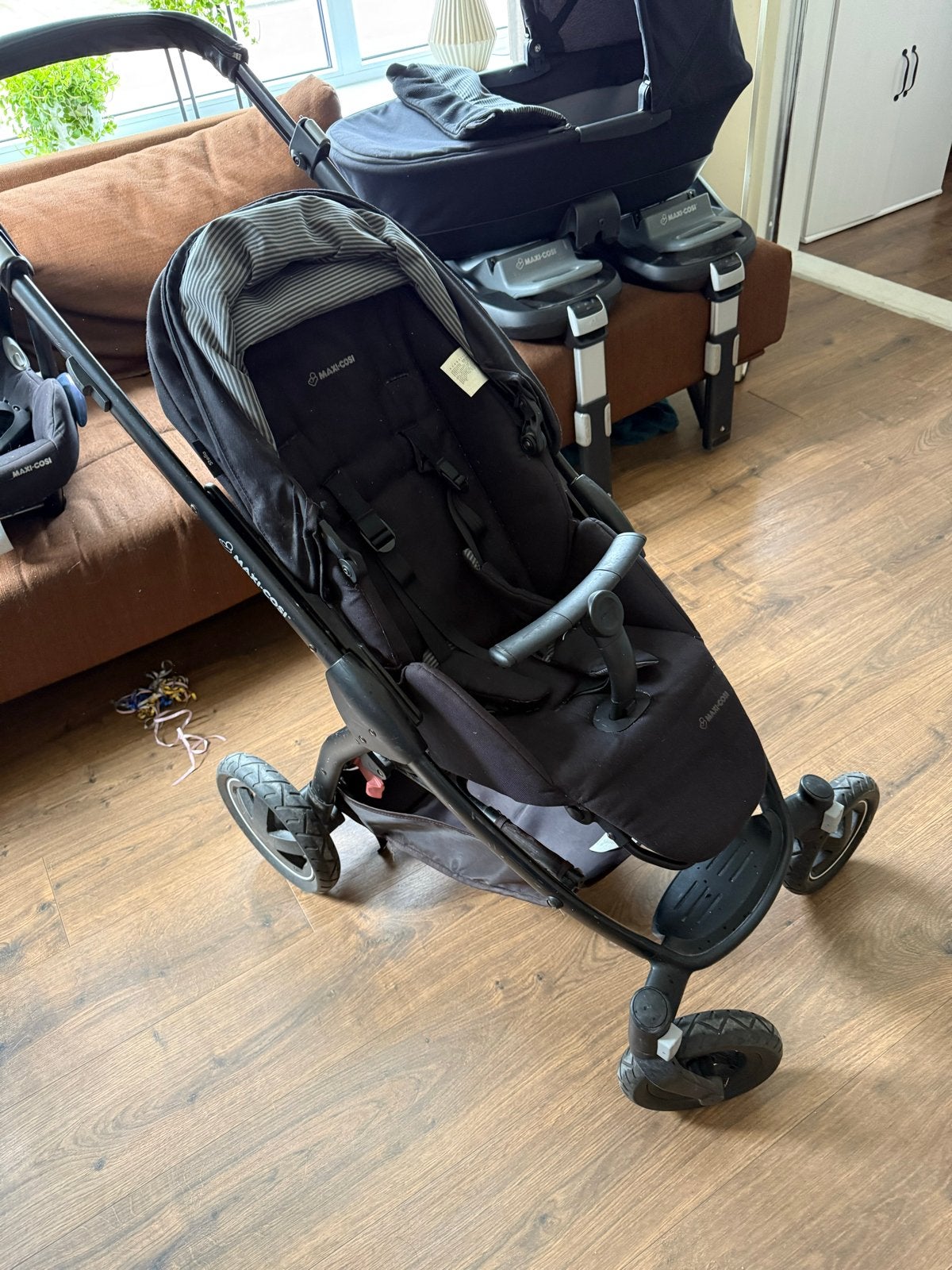 Complete Maxi-Cosi set met 3 onderstellen en accessoires, Ophalen, Gebruikt, 0 t/m 13 kg, Maxi-Cosi