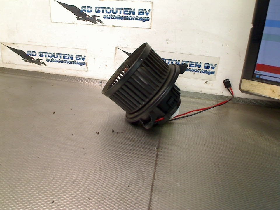 Kachel Ventilatormotor Mercedes-Benz CLA (118.3) A2478308400, Gebruikt, Mercedes-Benz AG, Mercedes-Benz, Mercedesstraße 120, Stuttgart 70372, , Duitsland