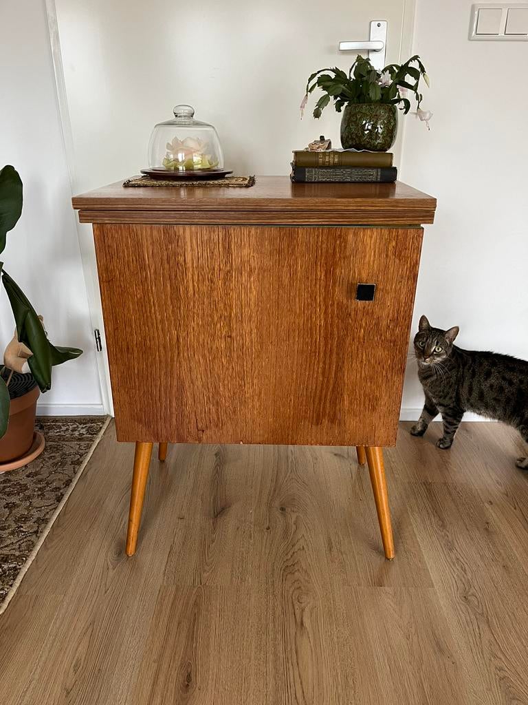 Vintage naaimachine kastje met werkende Merritt naaimachine, Huis en Inrichting, Ophalen, Gebruikt
