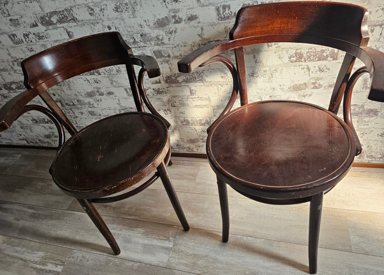 Cafe Stoelen met Armleuningen - Made in Romania, Antiek en Kunst, Ophalen