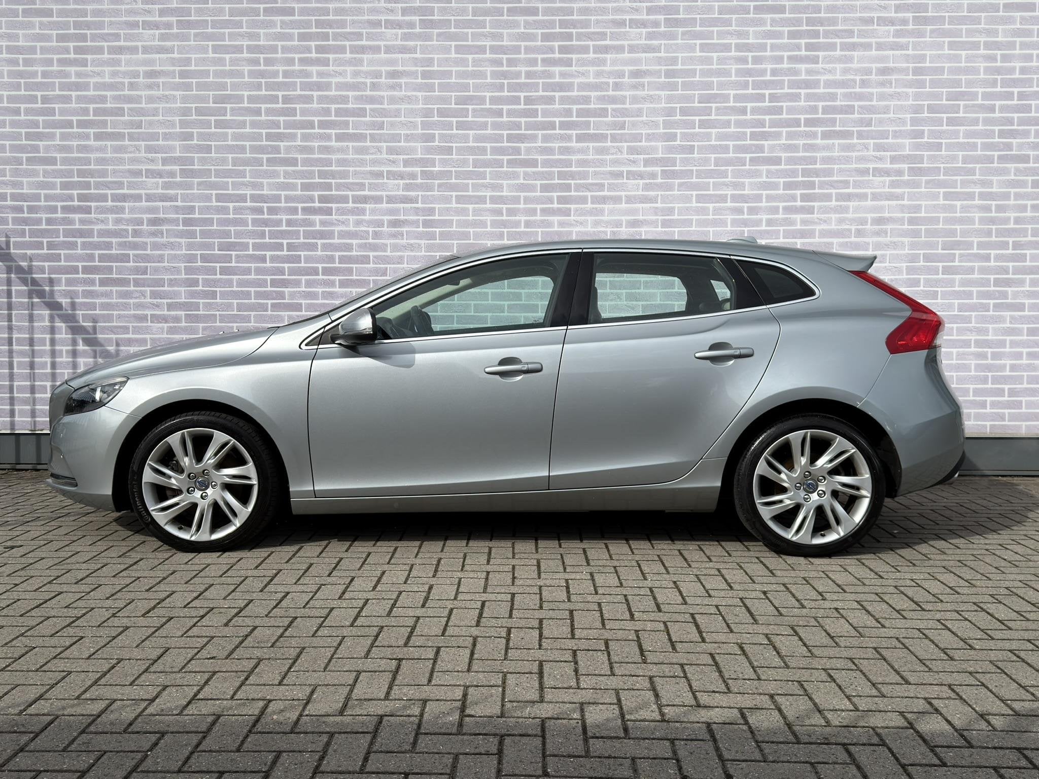 Volvo V40 T5 245 pk Summum | Automaat | Trekhaak | Navigatie, Auto's, Volvo, Gebruikt, 4 cilinders, Hatchback, 5 stoelen