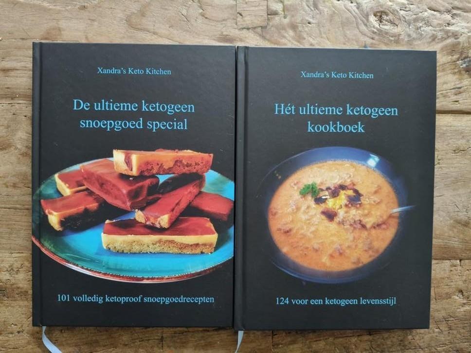 Xandra's Keto Kitchen 2 boeken, Hoofdgerechten, Ophalen of Verzenden, Zo goed als nieuw, Xandra's Keto Kitchen