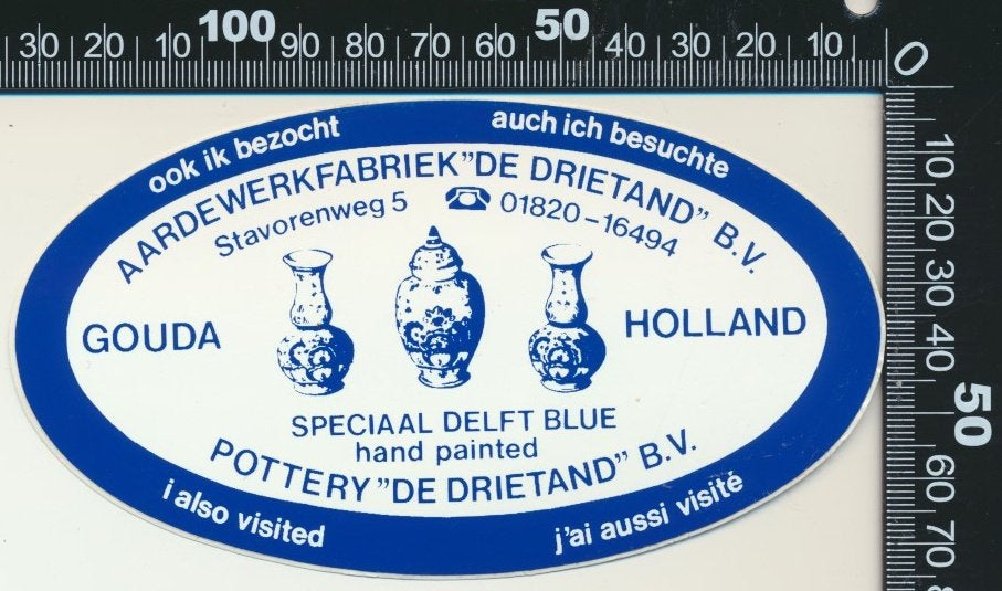Sticker: Aardewerkfabriek De Drietand - Gouda, Ophalen of Verzenden, Zo goed als nieuw, Bedrijf of Vereniging