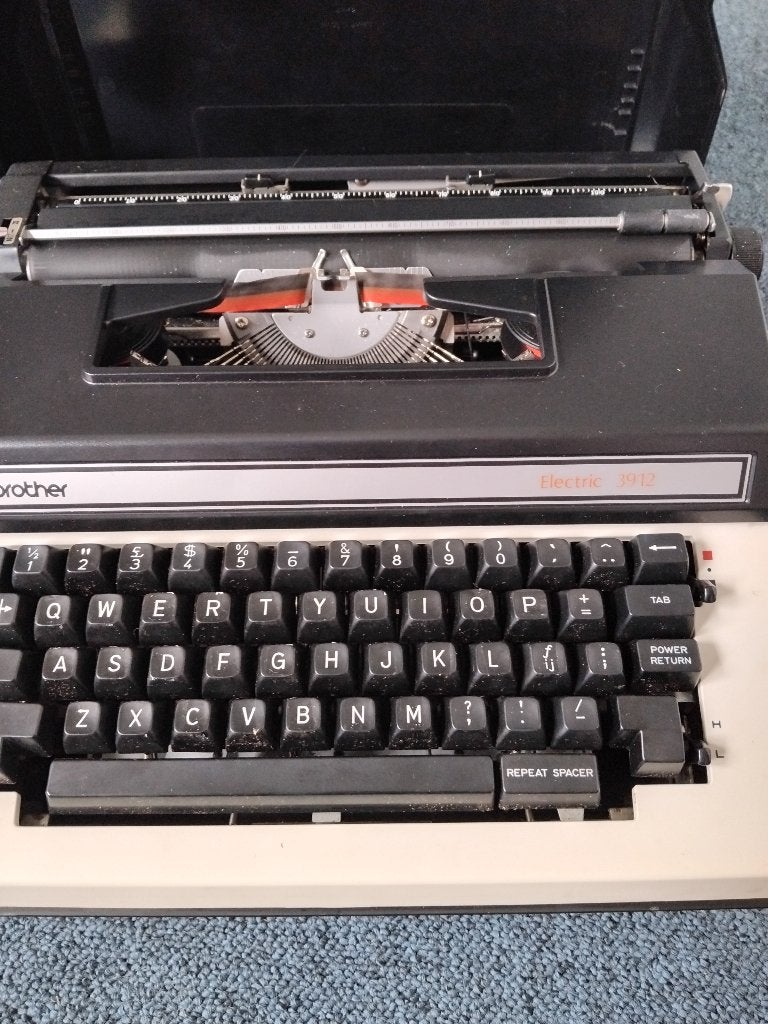 Electrische typemachine, Ophalen, Zo goed als nieuw