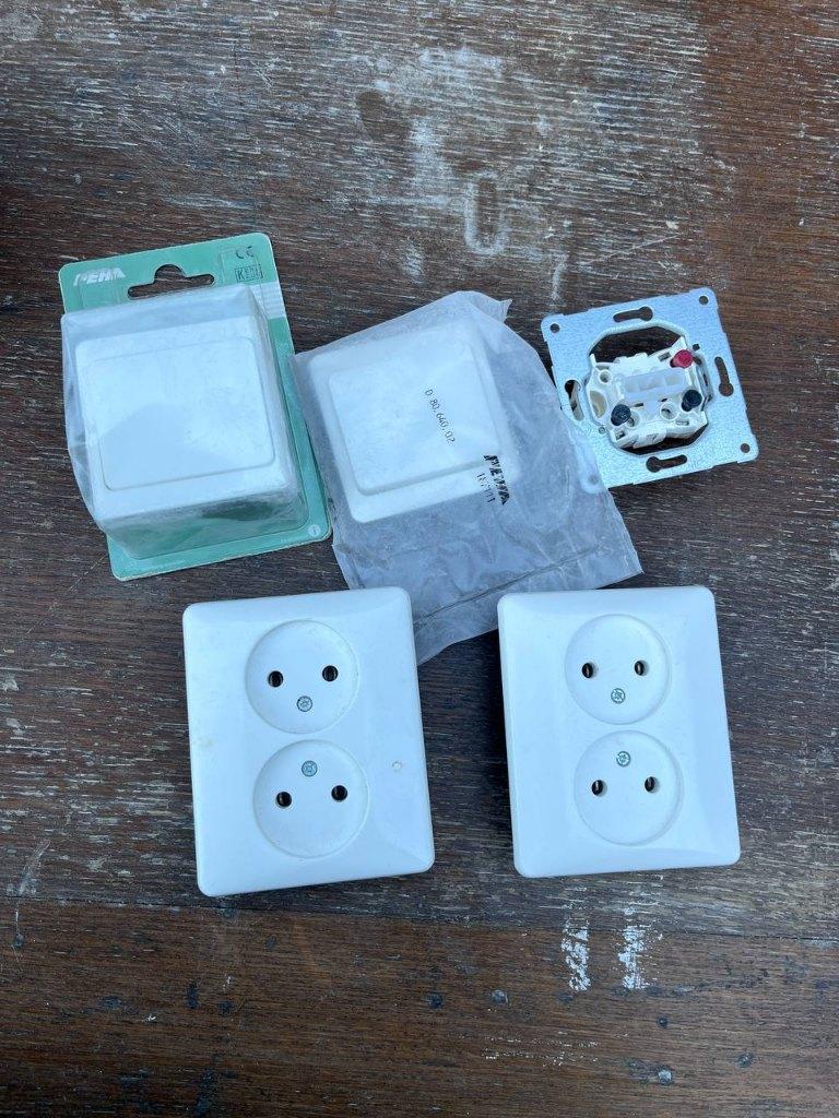 PEHA Stopcontacten en schakelaars, Ophalen of Verzenden, Stopcontact
