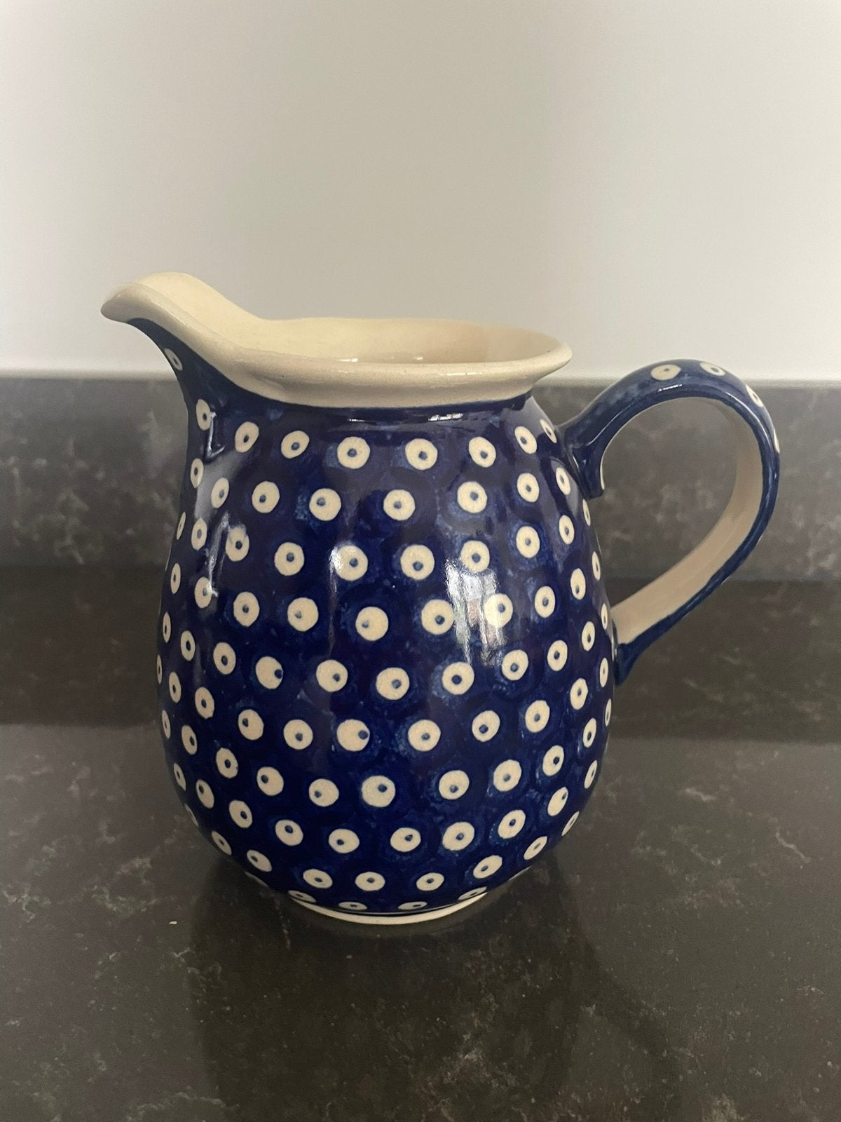 Blauwe Bunzla Castle schenkkan 16 cm, Huis en Inrichting, Keuken | Servies, Ophalen of Verzenden, Overige stijlen, Kop(pen) en/of Schotel(s)