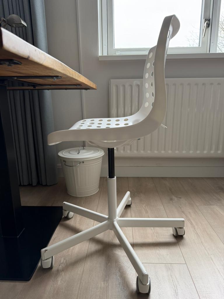 Stoel bureaustoel IKEA wit, Huis en Inrichting, Bureaustoelen, Ophalen, Zo goed als nieuw, Zwart