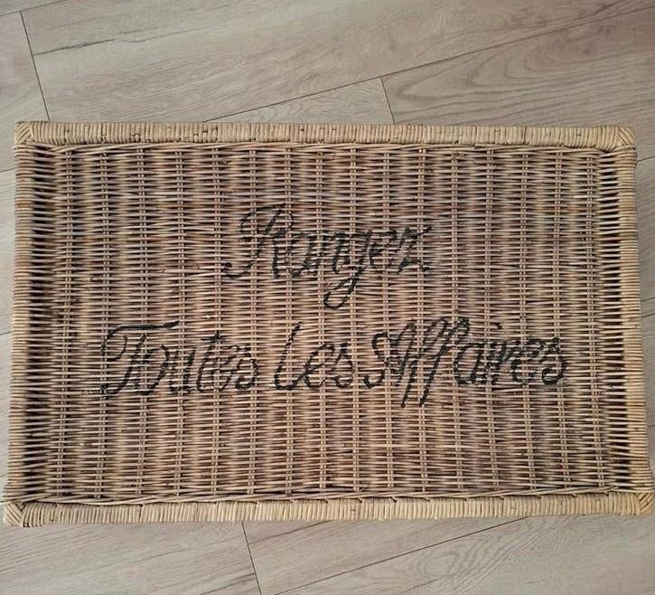 Rieten mand Riviera maison tekst Rangez Toutes Les Affaires", Huis en Inrichting, Ophalen, Gebruikt, Mand, Riet