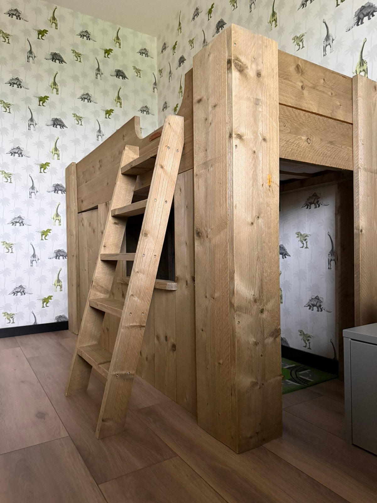 Steugerhouten kinderbed met trap en speelhuisje, Ophalen, Gebruikt, Halfhoogslaper