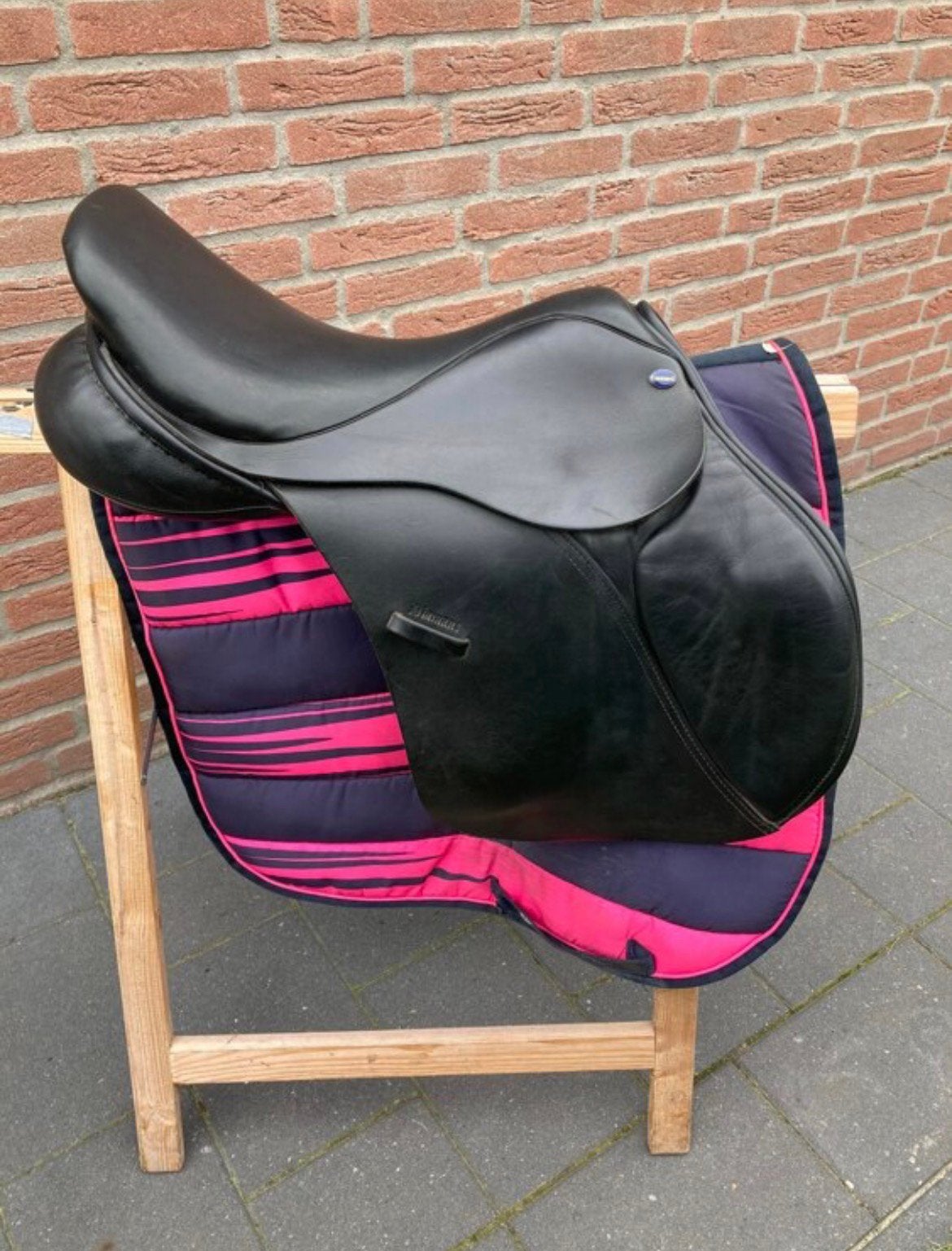 Euroriding springzadel 17,5 inch, Dieren en Toebehoren, L (17.5 inch), Vlakke zit, ., Kniewrongen