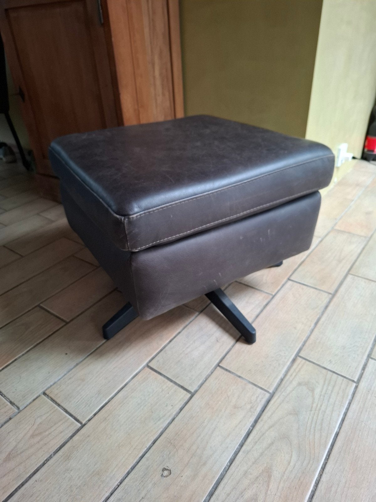 Leren draaibare poef, Ophalen, Gebruikt, Leer, 50 tot 75 cm