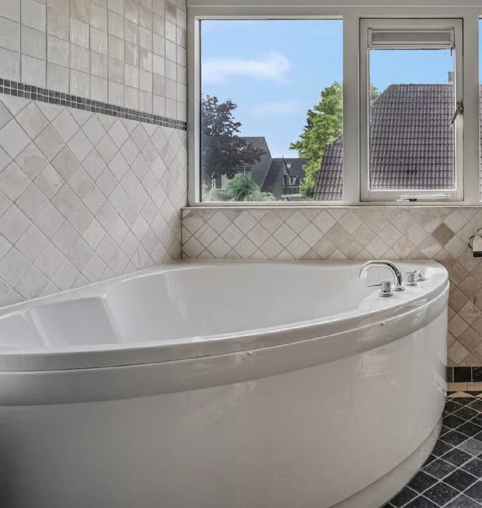Groot half vrijstaand hoekbad 140x140 L’eau bain, Ophalen, Zo goed als nieuw