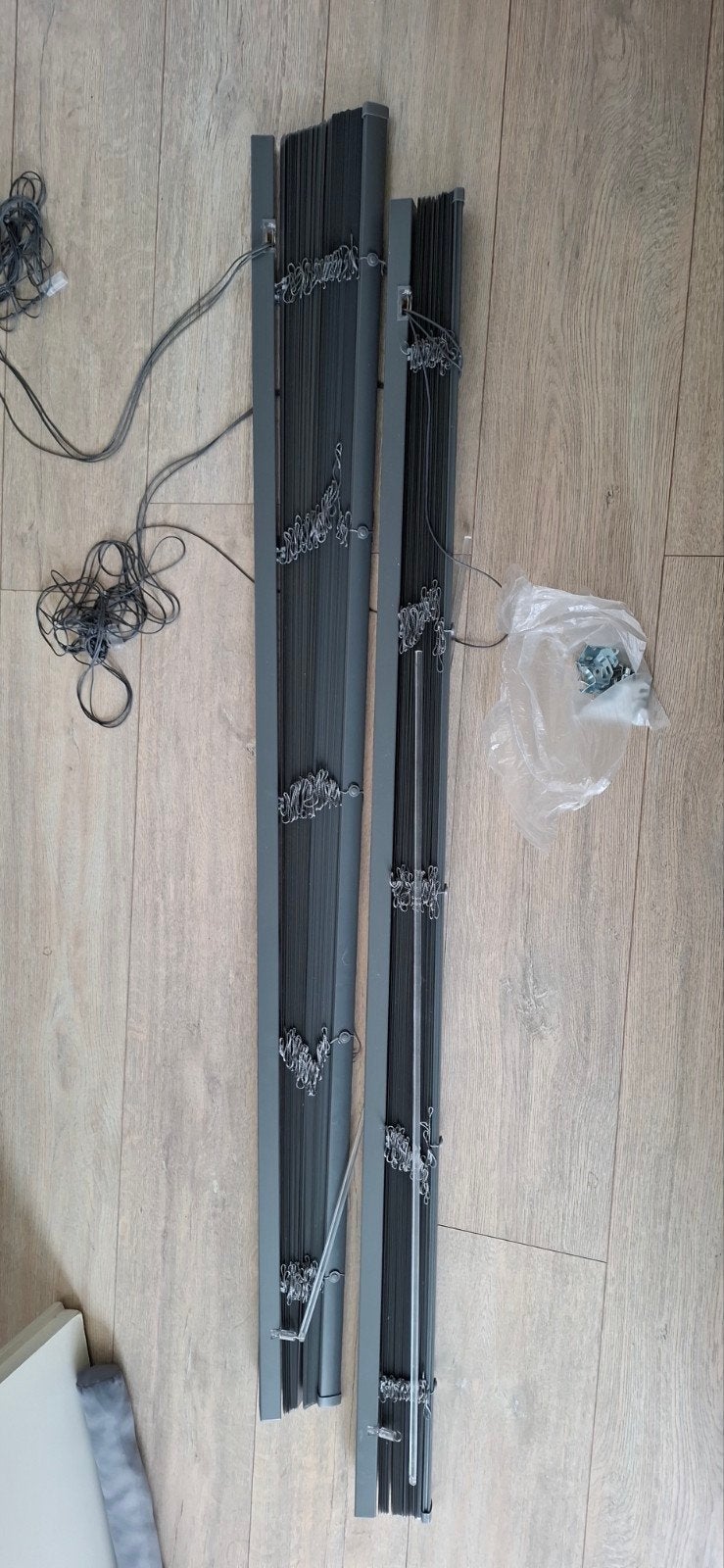 2x Luxaflex jaloezieën, 1 jaar oud, met bon, Huis en Inrichting, Metaal, Lamellen, Zo goed als nieuw, Grijs