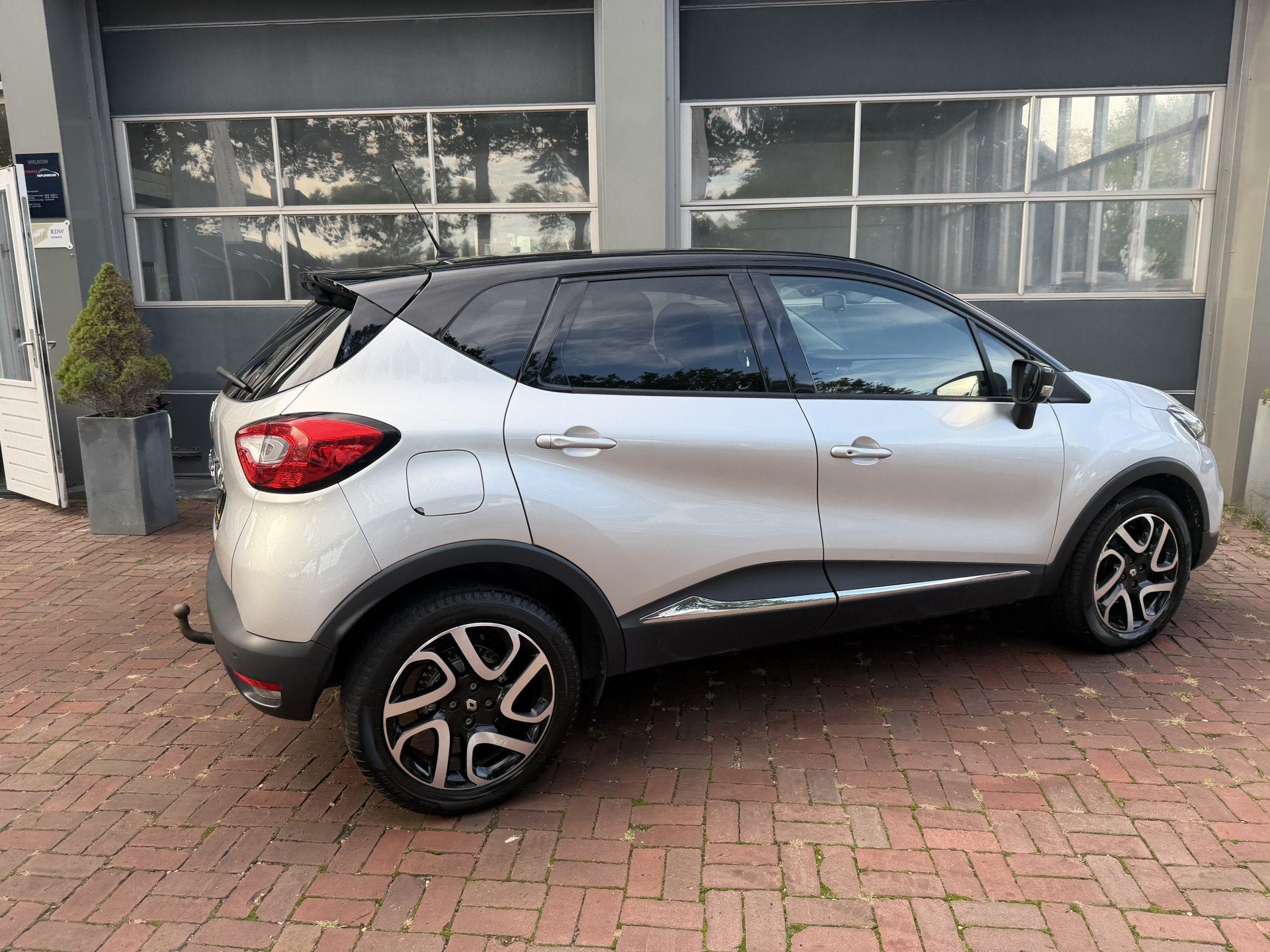 Renault Captur 1.2 TCe Dynamique AUTOMAAT BJ 2015 Km 103.000, Dealer onderhouden, Stof, 4 cilinders, 19 km/l