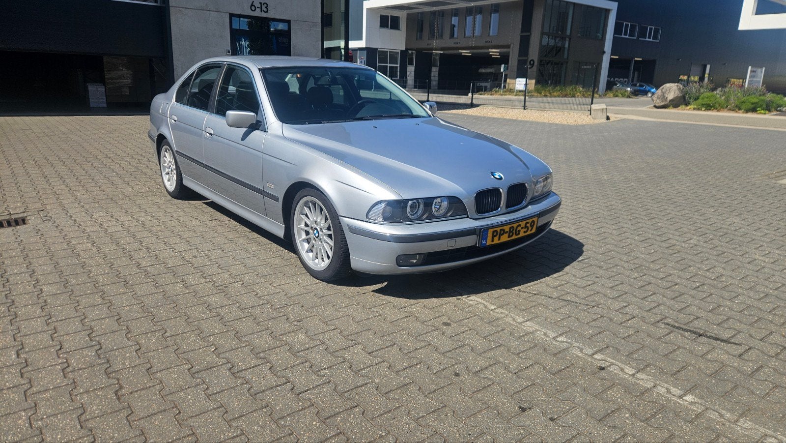 BMW E39 5 serie  520i handgeschakeld, 1385 kg, Achterwielaandrijving, Zwart, 150 pk