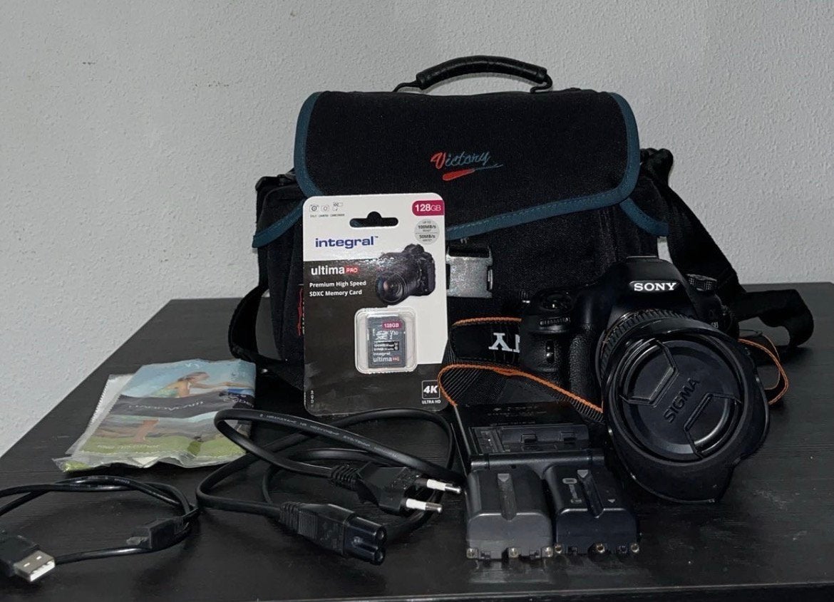 Sony Alpha a58 + 18-200mm lens | 2 accu’s | USB-kabel | tas, Ophalen, Zo goed als nieuw, Sony, Standaardlens