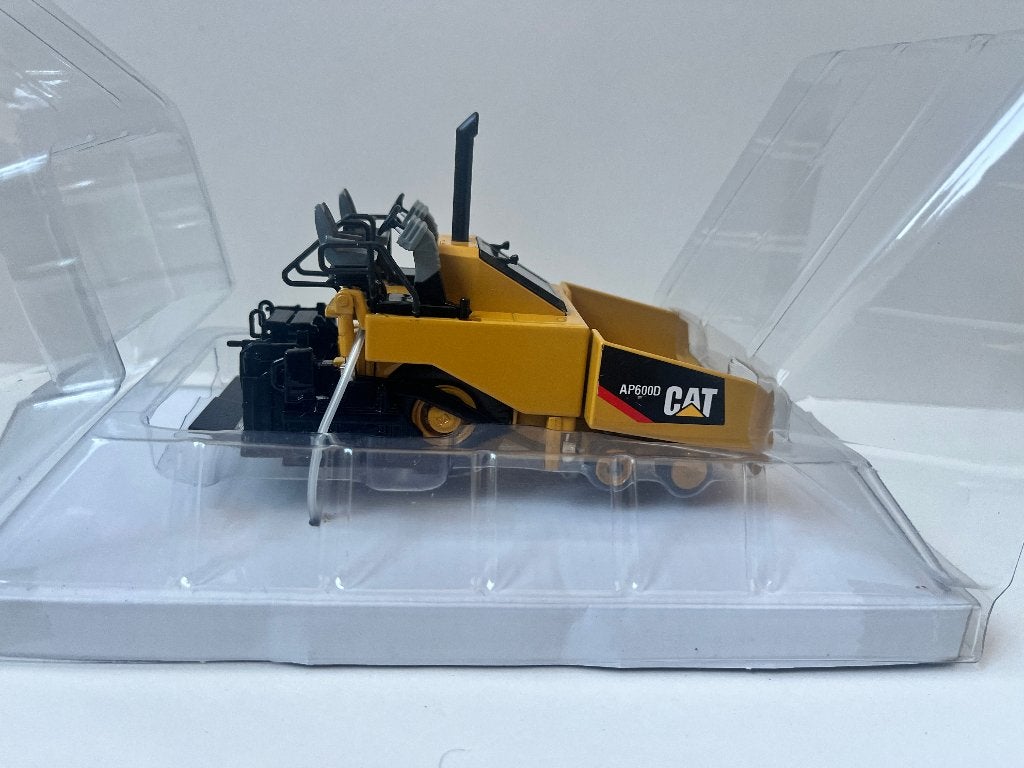 Caterpillar ap600d asfalteermachine van Norscot, Hobby en Vrije tijd, Modelauto's | 1:50, Ophalen of Verzenden, Nieuw, Hijskraan, Tractor of Landbouw