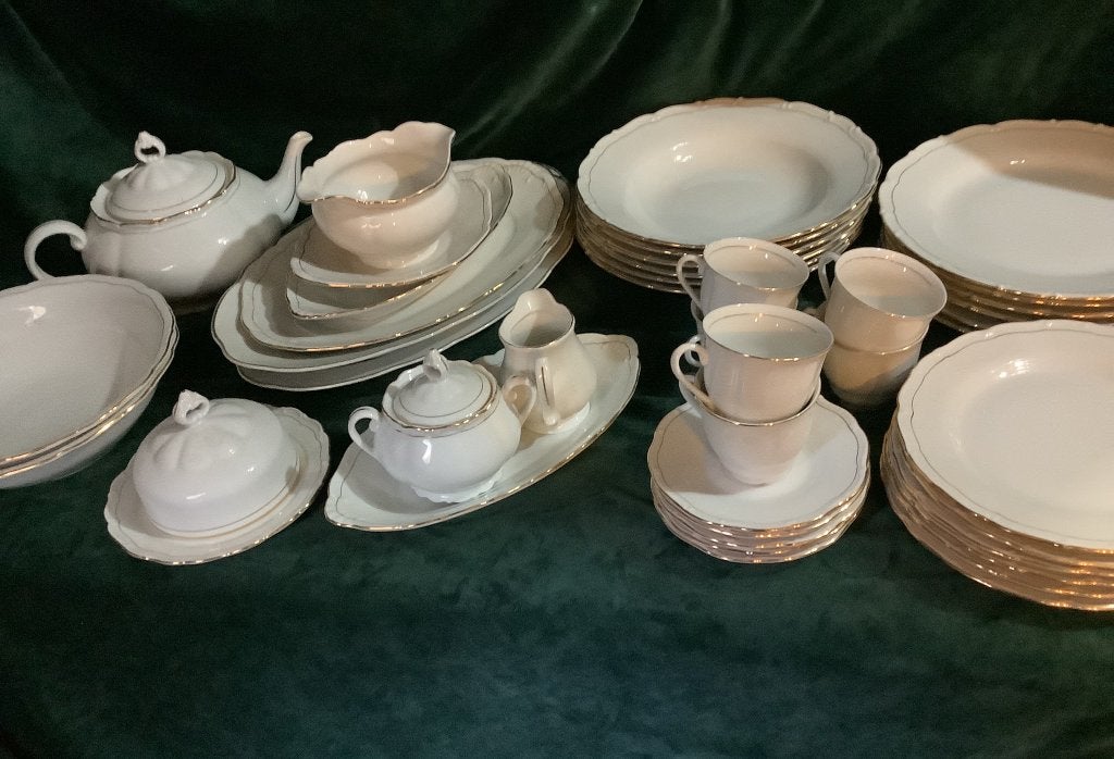 Compleet Czechoslovakia 1792 servies met gouden rand, Ophalen, Zo goed als nieuw, Porselein, Overige stijlen