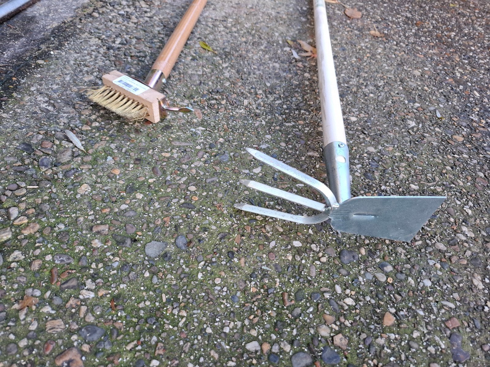Onkruidborstel en hark- hak, Tuin en Terras, Hand-tuingereedschap, Ophalen of Verzenden, Gebruikt, Schoffel, Onbekend