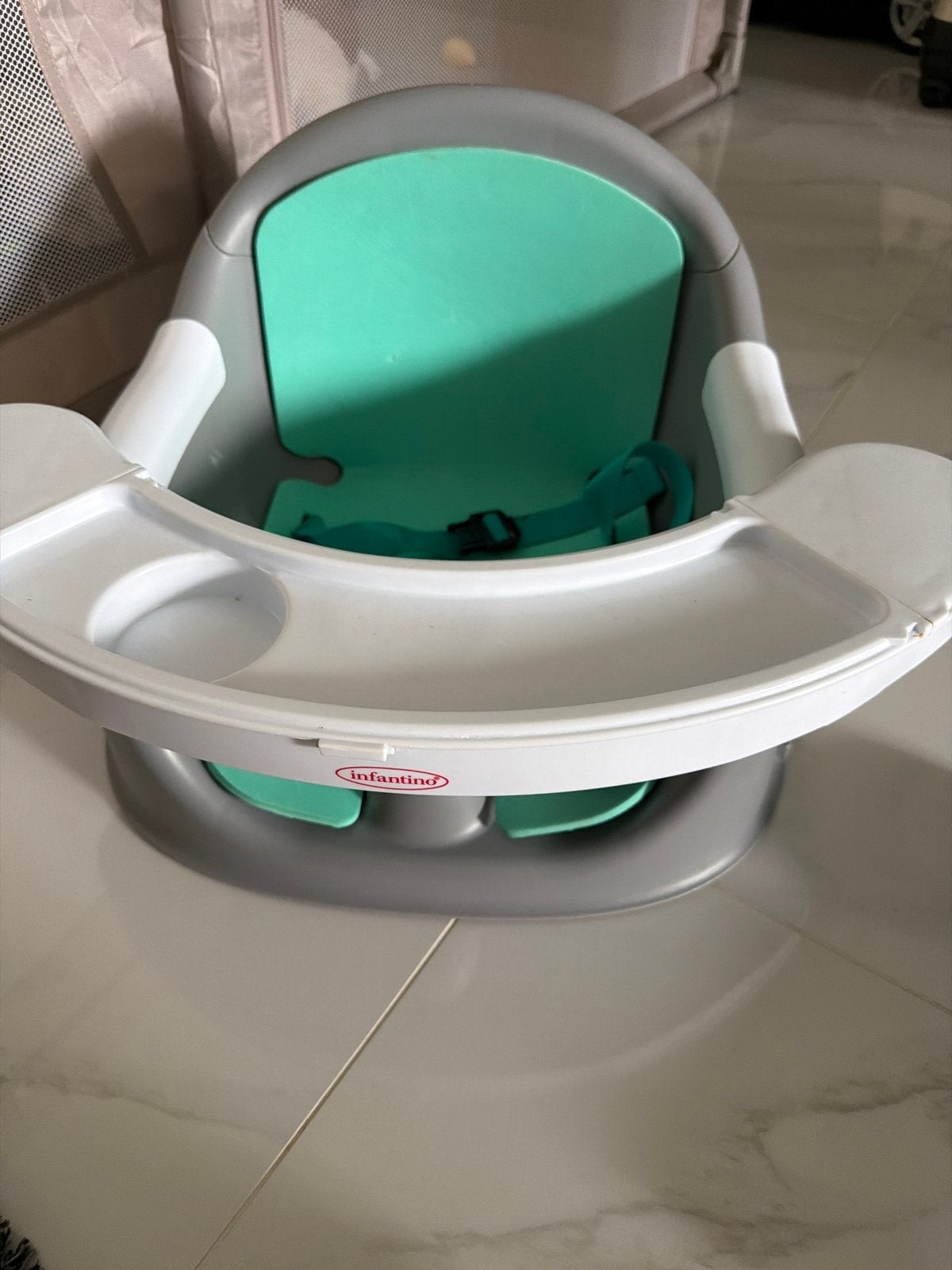 Infantino 3-in-1 Bumbo Stoel - Zo goed als nieuw, Kinderen en Baby's, Ophalen of Verzenden, Zo goed als nieuw, Overige typen, Afneembaar eetblad