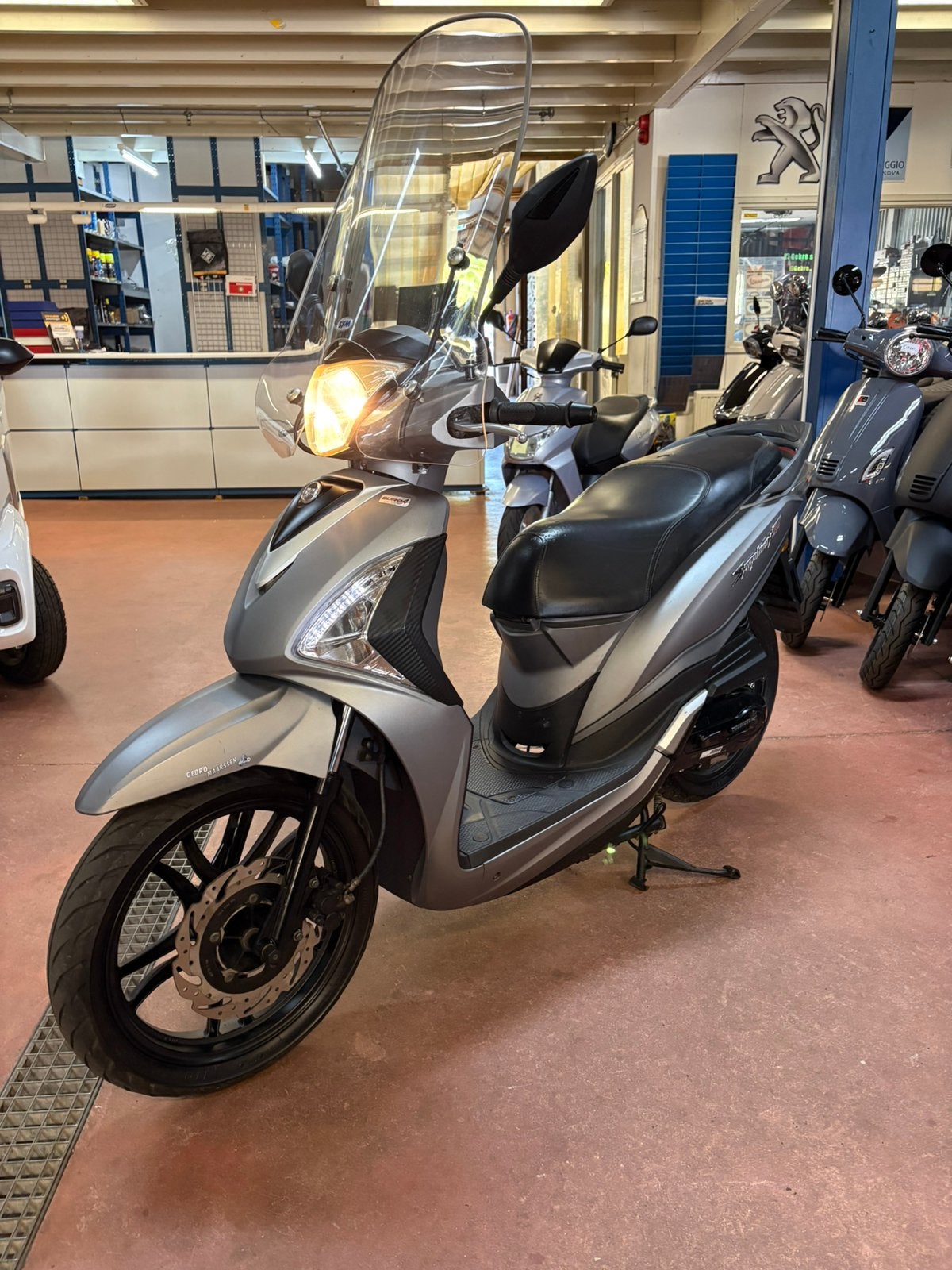 Gebro scooters: Sym symphony ST 45KM BROM BJ2020 grijs, Gebruikt, Overige modellen, Maximaal 45 km/u, Ophalen of Verzenden