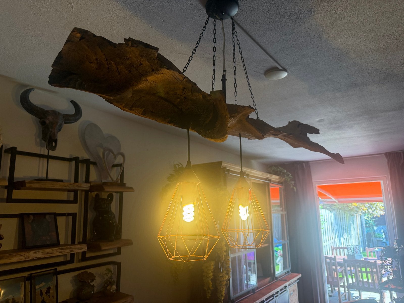 Unieke Houten Hanglamp met 2 rosé Kappen, Ophalen, Zo goed als nieuw, Hout, E27 (groot)