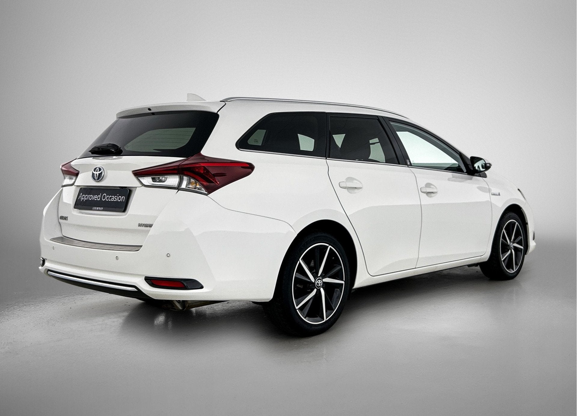 Toyota Auris Touring Sports 1.8 Hybrid Dynamic Ultimate | St, Auto's, 136 pk, Gebruikt, Wit, Hybride Elektrisch/Benzine