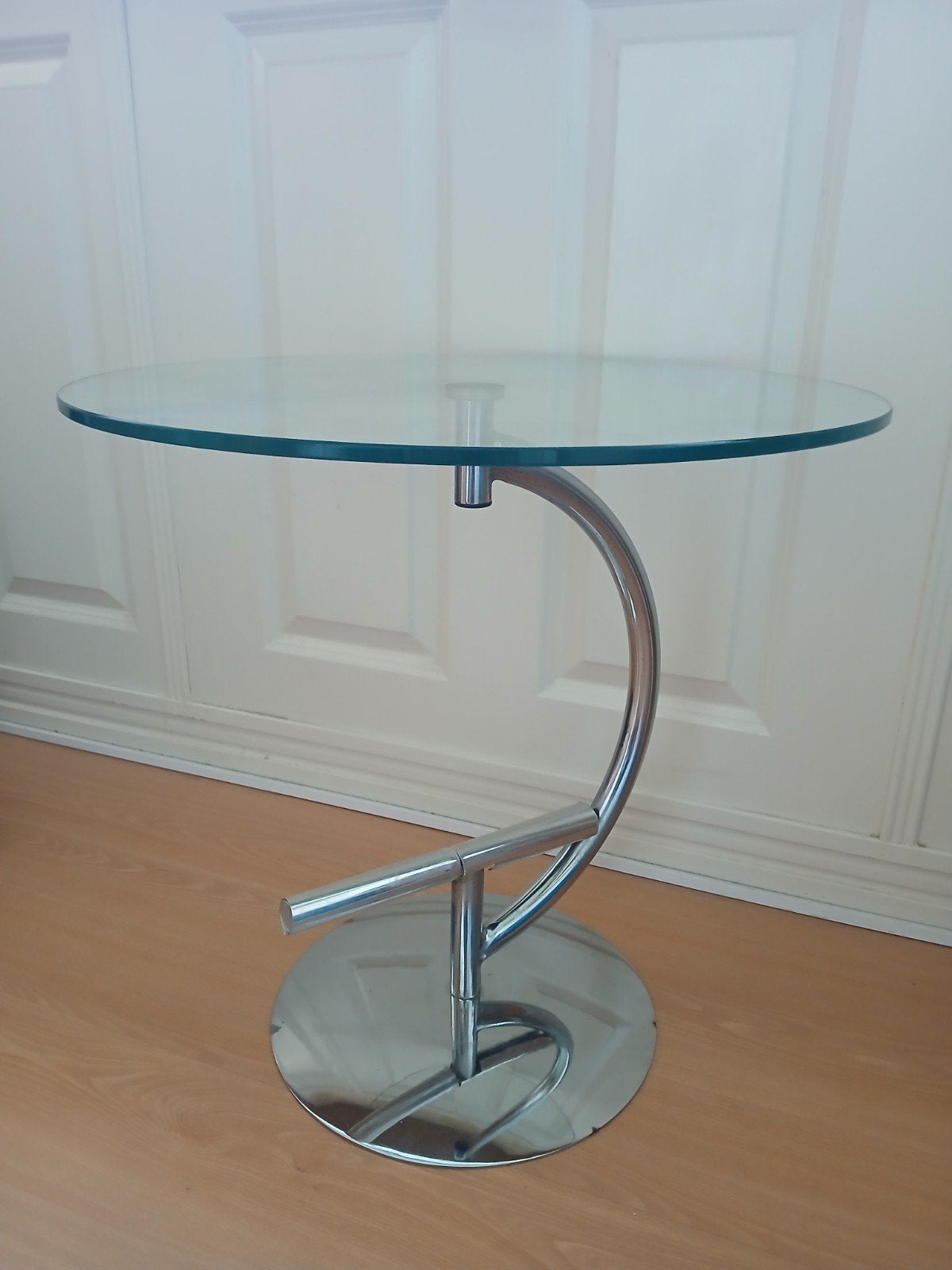 Mooie bijzettafel met glazen blad en metalen frame en meer, Huis en Inrichting, Tafels | Bijzettafels, Minder dan 55 cm, Gebruikt
