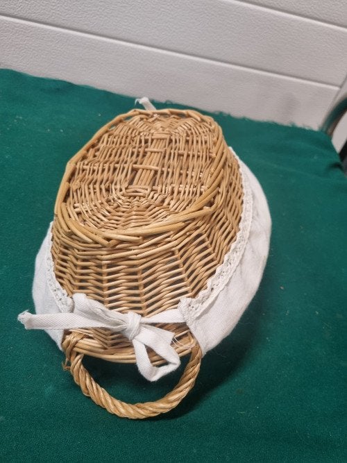 Broodmandje riet met stof en draag hengsels, Ophalen of Verzenden, 'T Olde Gre-j, Info@toldegrej.nl, Endepoelstraat 20f Didam