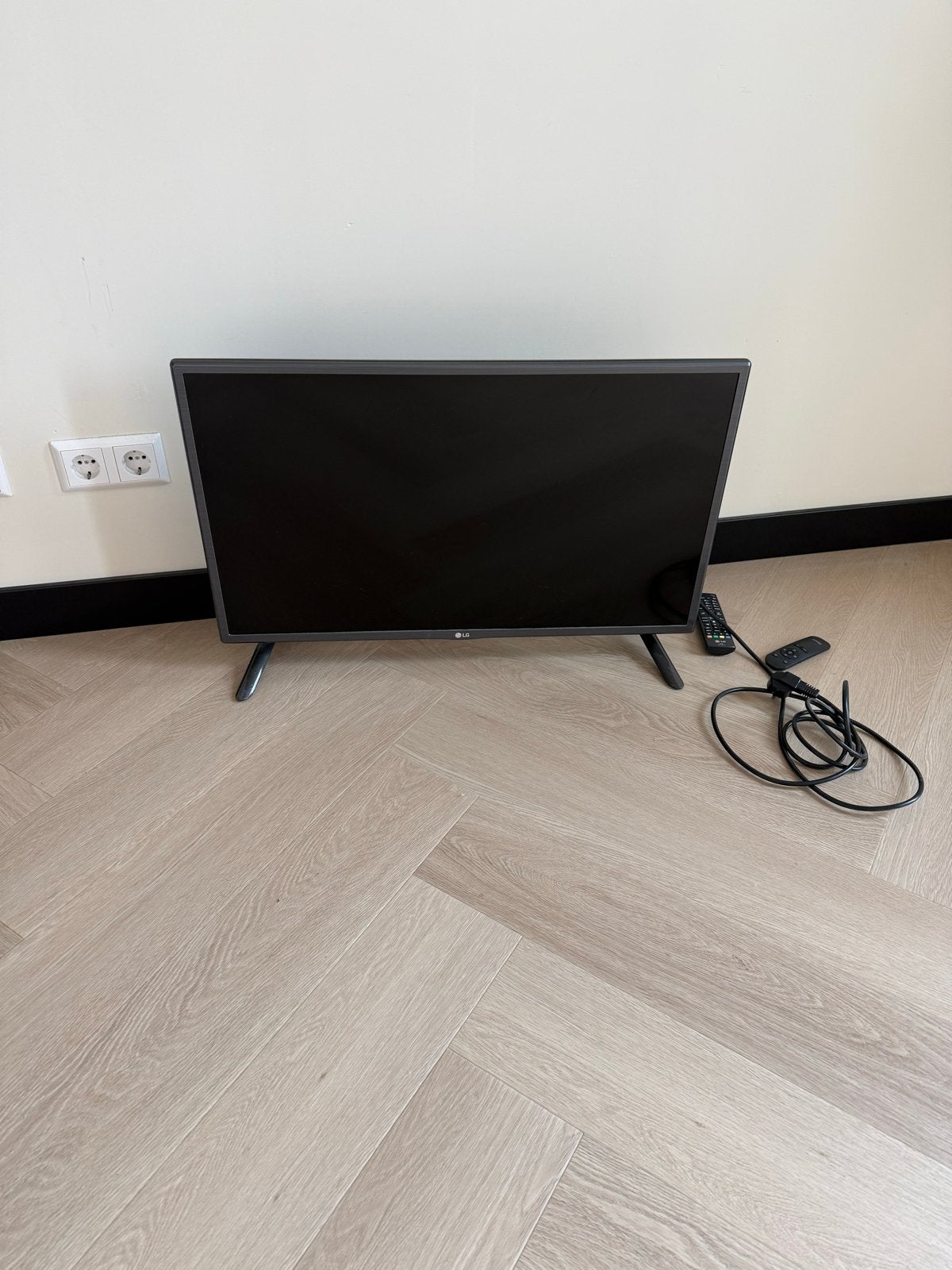 LG 32LF580V Smart TV - 80 cm Full HD LED TV, Ophalen, LED, 50 Hz, Zo goed als nieuw