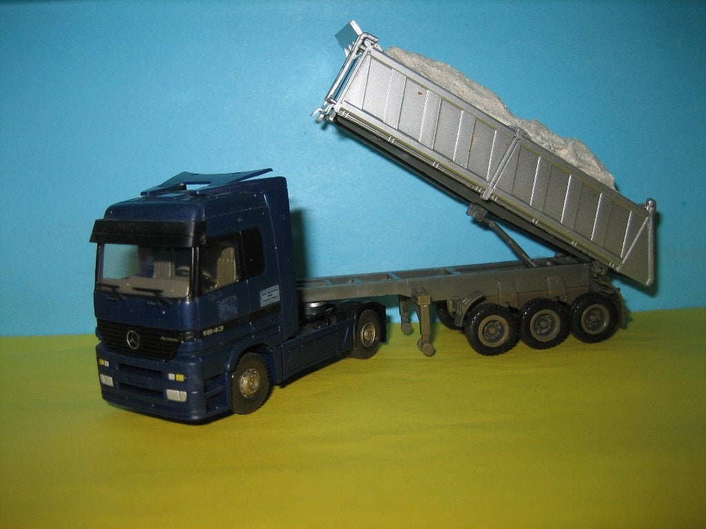 Wiking  Kipper  MERCEDES met oplegger  (chassis zwart), Hobby en Vrije tijd, Modelauto's | 1:87, Ophalen of Verzenden, Zo goed als nieuw