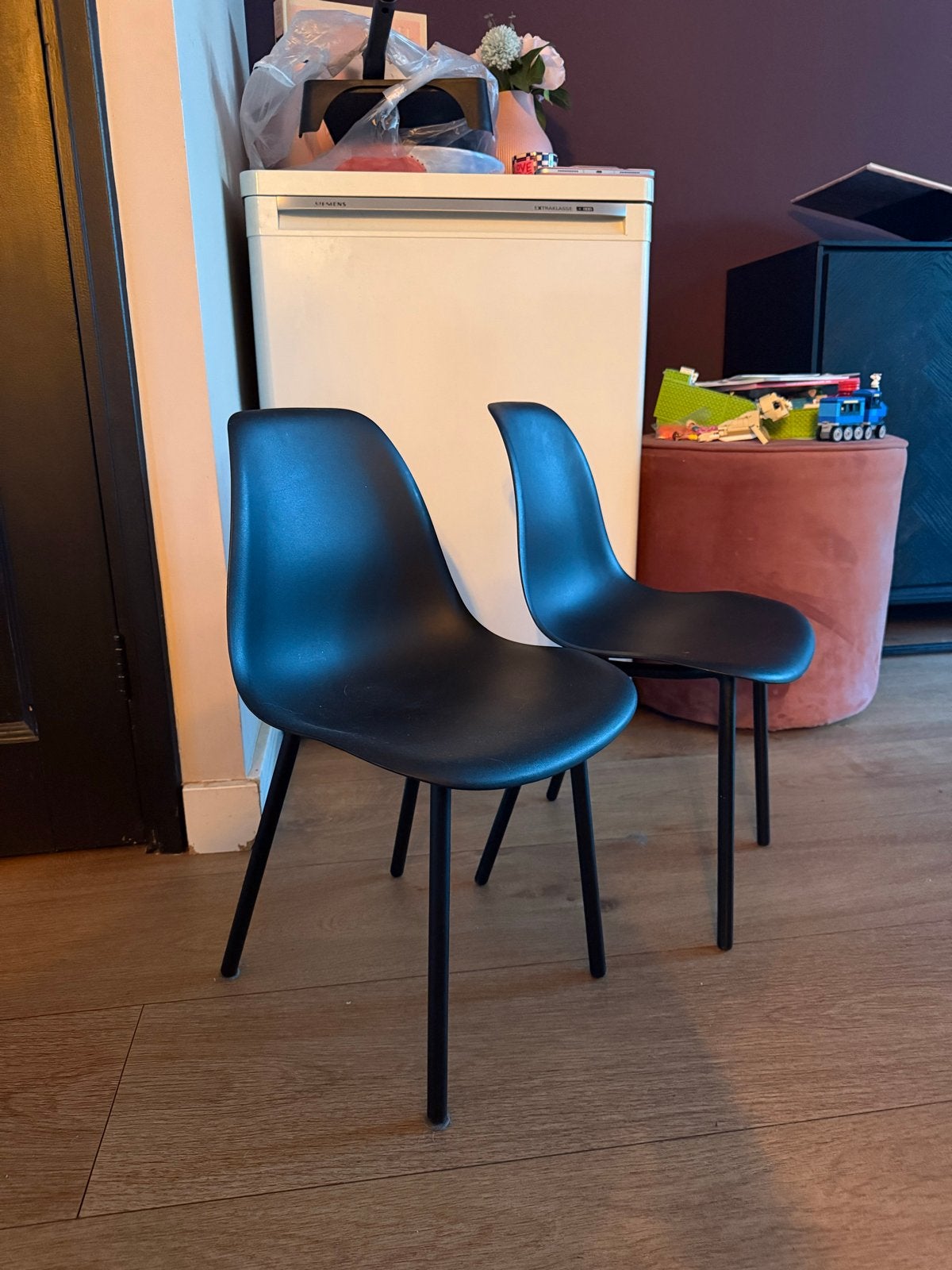 Twee kinder stoeltjes - zwarte kuipstoeltjes, Ophalen, Kunststof, Twee, Zwart