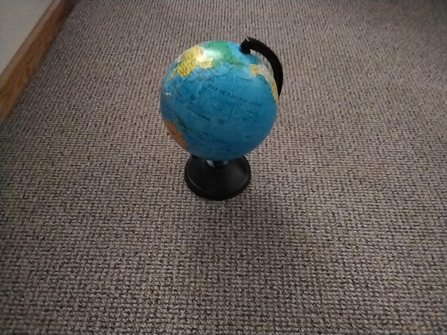 Kleine wereldbol - Educatief en decoratief, Huis en Inrichting, Woonaccessoires | Wereldbollen, Ophalen of Verzenden